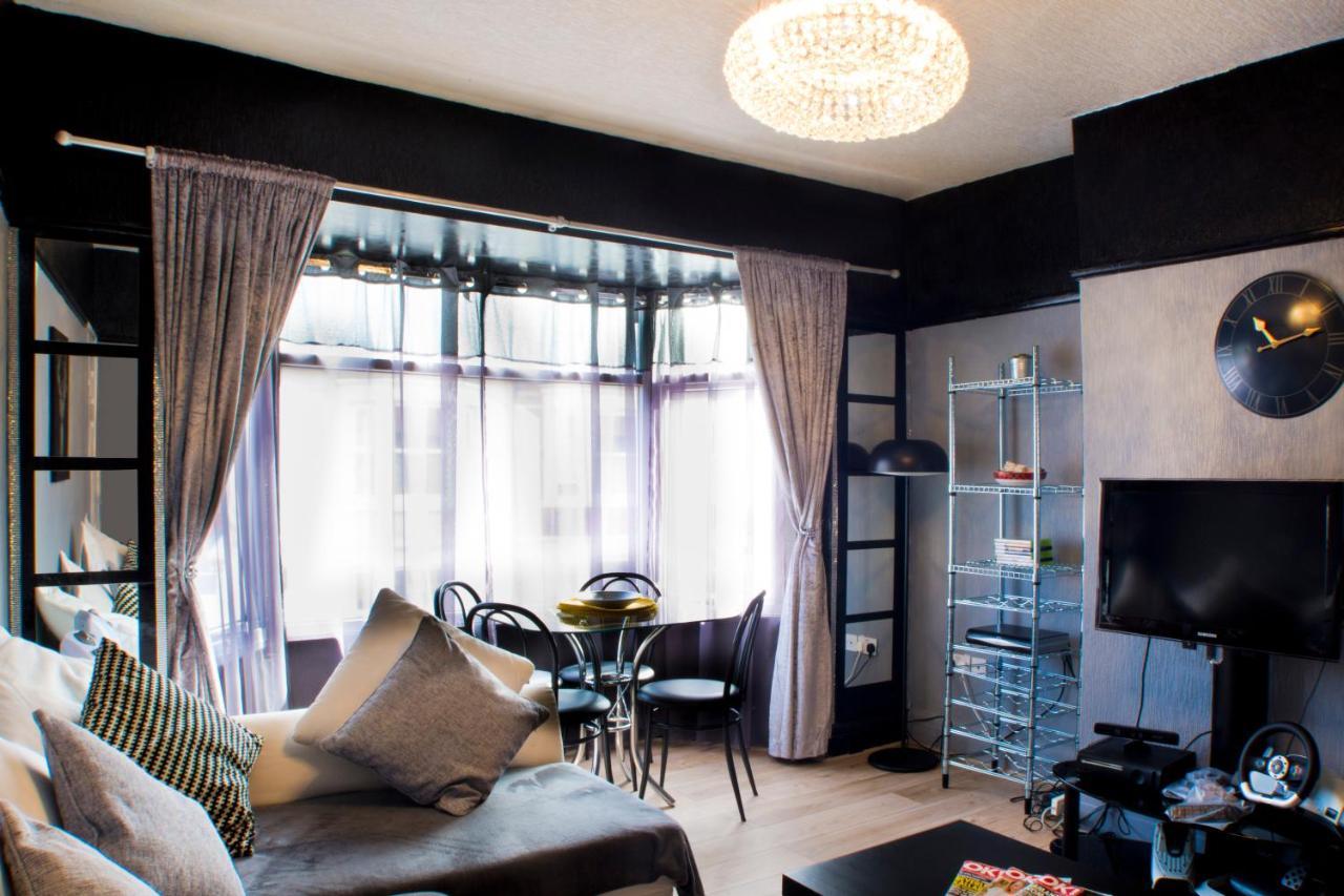 A Home Away From Home Now With Netflix And Ps4 Blackpool Luaran gambar